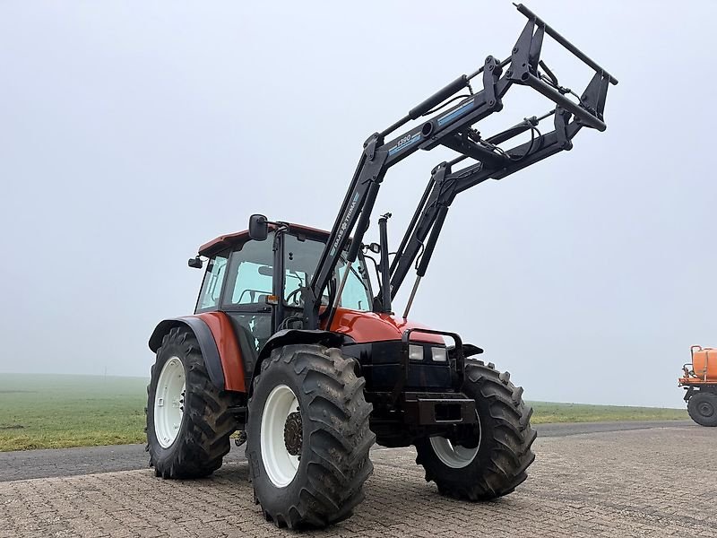 Traktor typu New Holland L85 mit Frontlader, Gebrauchtmaschine v Steinau  (Obrázok 1)