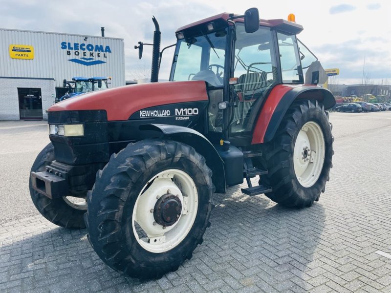 Traktor a típus New Holland M100 Dual Command, Gebrauchtmaschine ekkor: BOEKEL