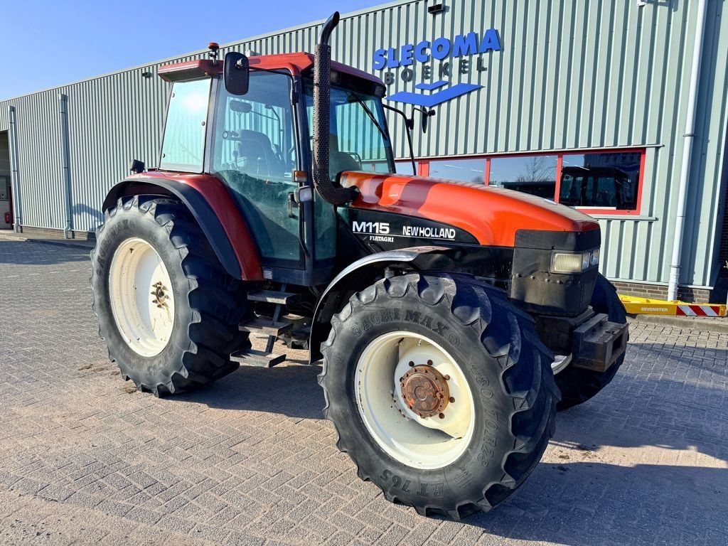 Traktor des Typs New Holland M100 Dual Command, Gebrauchtmaschine in BOEKEL (Bild 4)