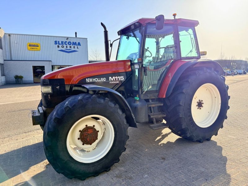 Traktor от тип New Holland M100 Dual Command, Gebrauchtmaschine в BOEKEL (Снимка 1)