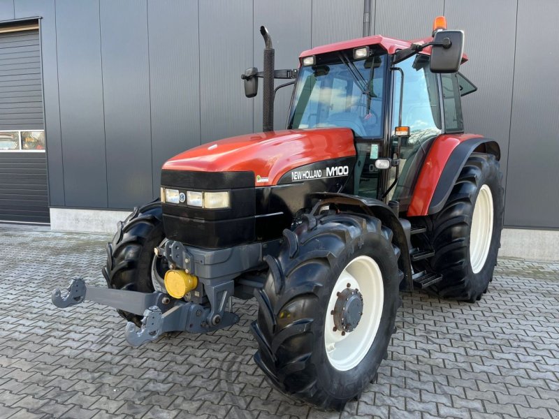 Traktor van het type New Holland M100, Gebrauchtmaschine in Daarle (Foto 1)