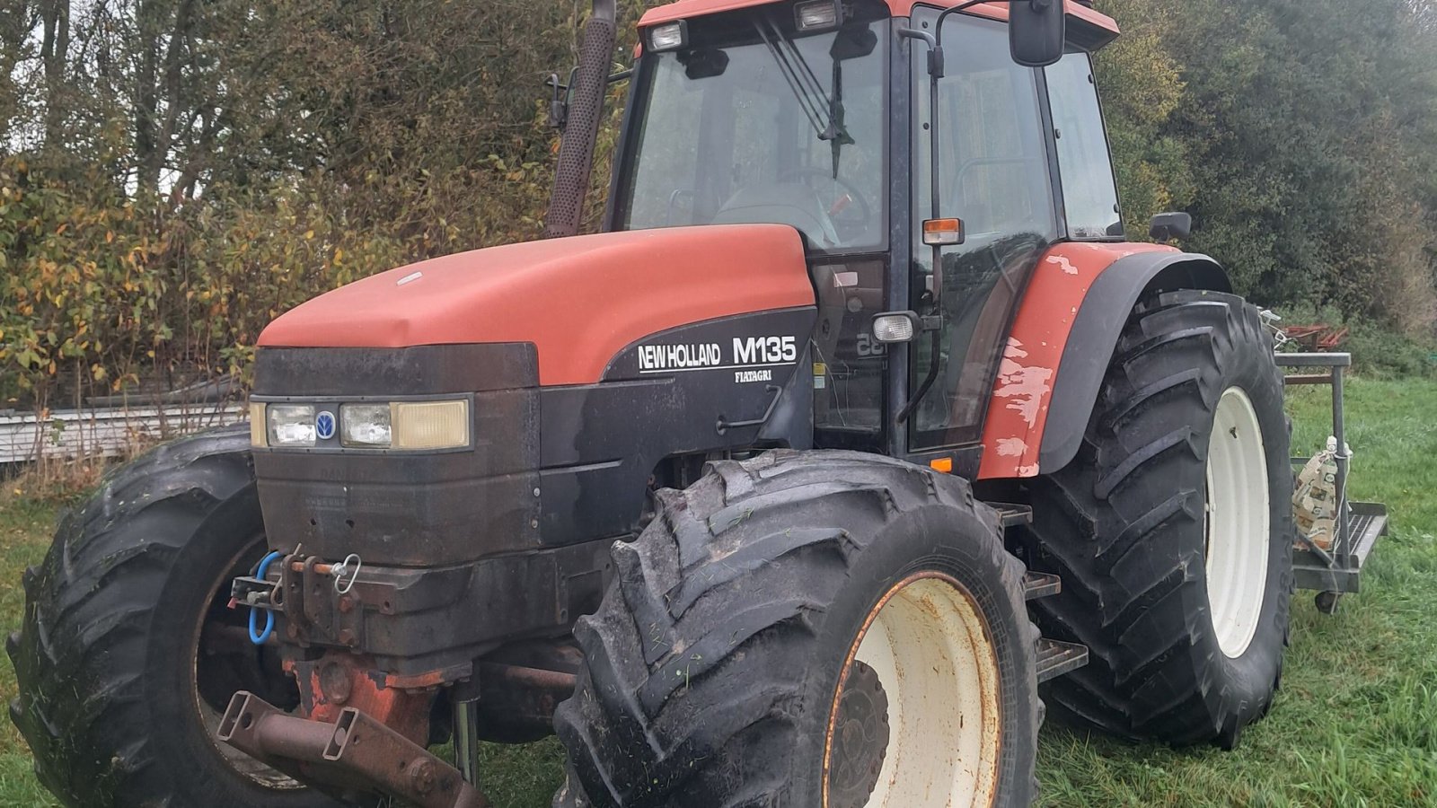 Traktor des Typs New Holland M135 med frontlift, Gebrauchtmaschine in Aars (Bild 1)