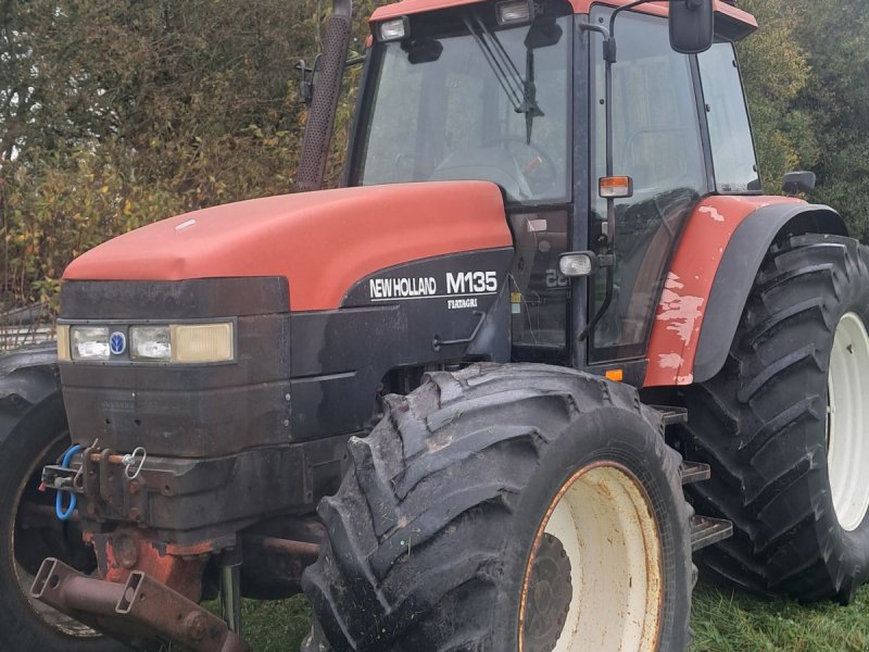 Traktor des Typs New Holland M135 med frontlift, Gebrauchtmaschine in Aars (Bild 1)
