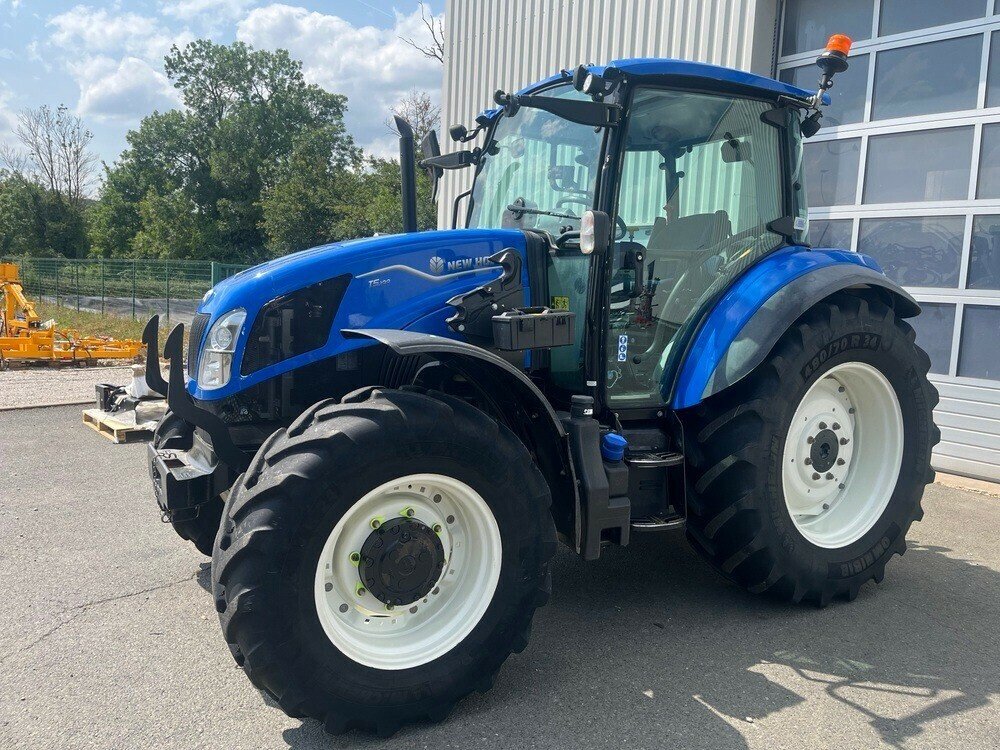 Traktor des Typs New Holland NEW HOLLAND T5.100, Gebrauchtmaschine in Paray-le-monial (Bild 1)