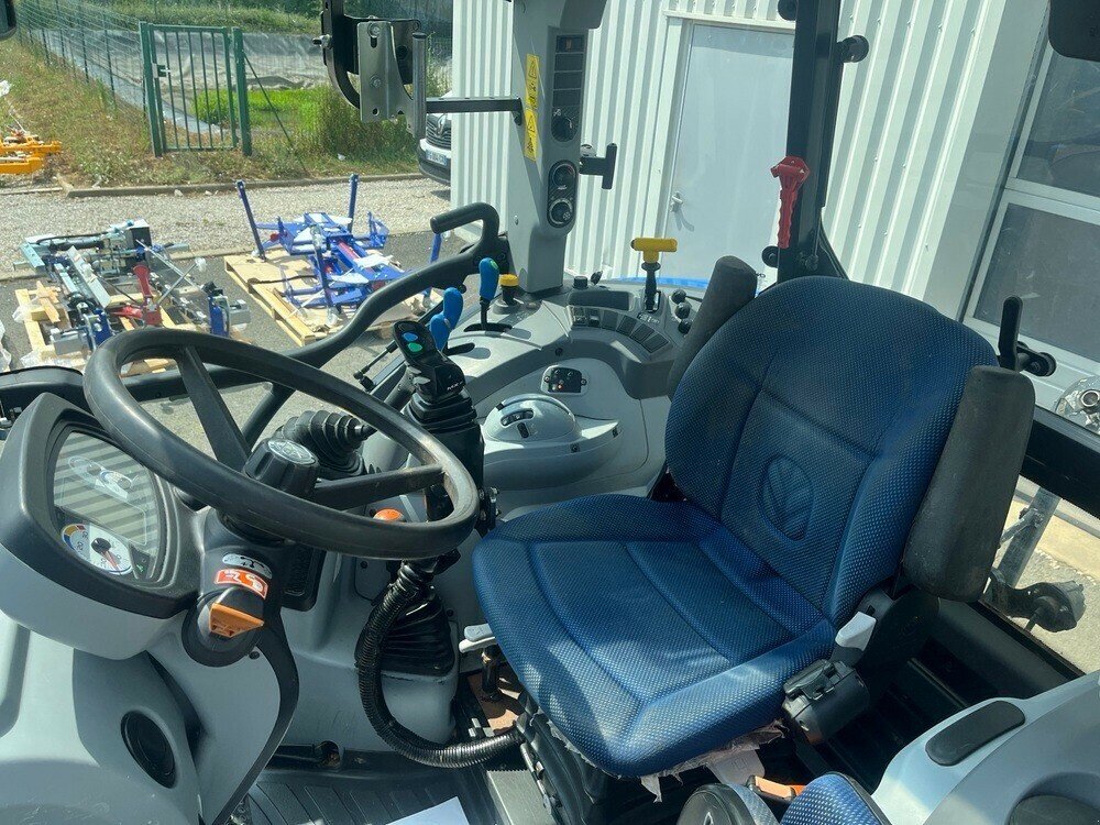 Traktor des Typs New Holland NEW HOLLAND T5.100, Gebrauchtmaschine in Paray-le-monial (Bild 5)