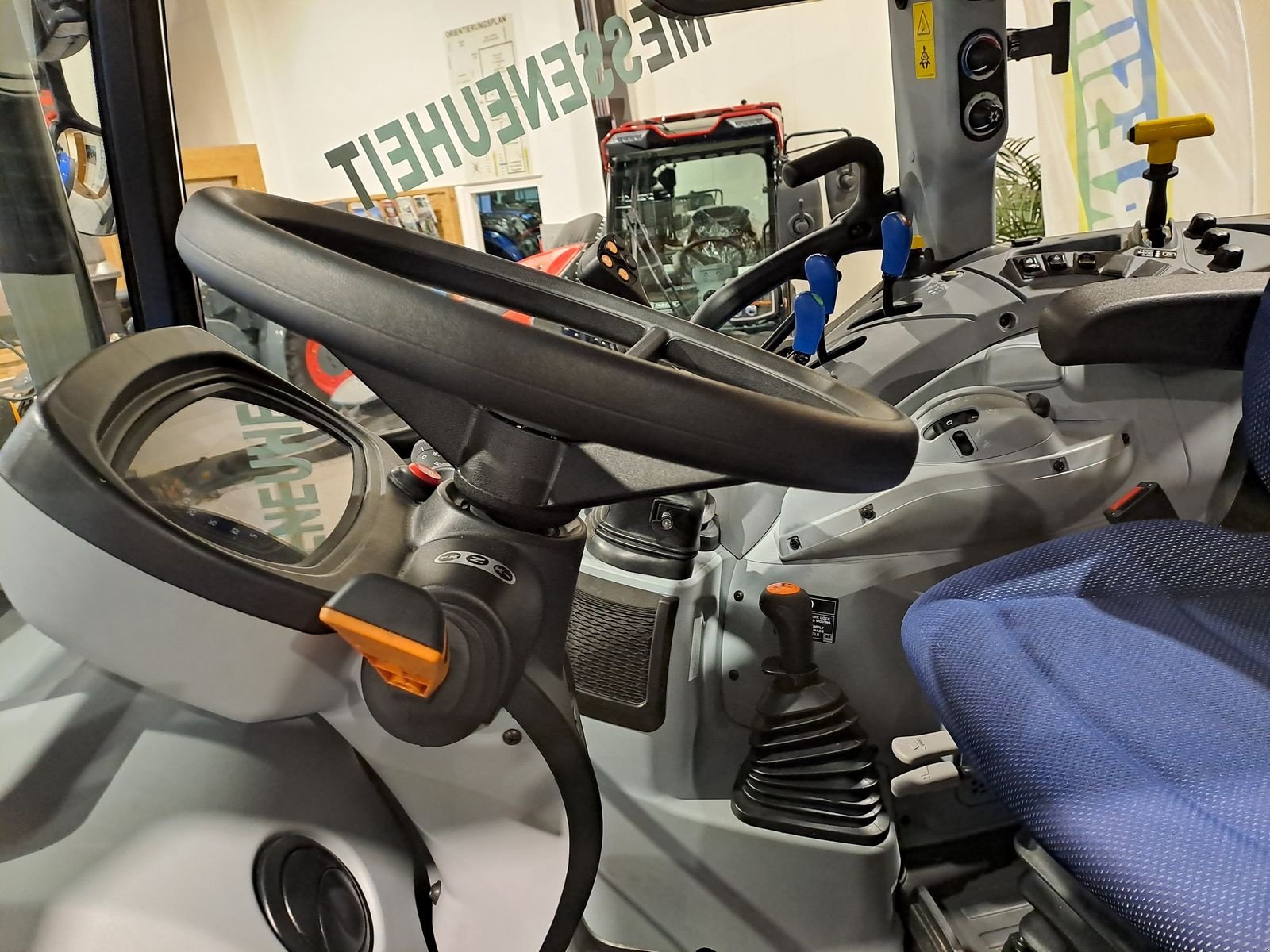 Traktor typu New Holland NEW HOLLAND T5.90 HILO 1.5 CAB, Neumaschine v Burgkirchen (Obrázek 11)