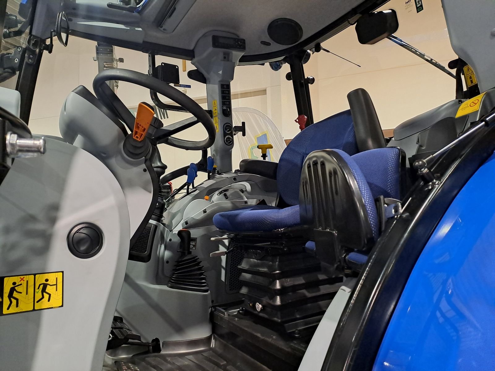 Traktor typu New Holland NEW HOLLAND T5.90 HILO 1.5 CAB, Neumaschine v Burgkirchen (Obrázek 10)