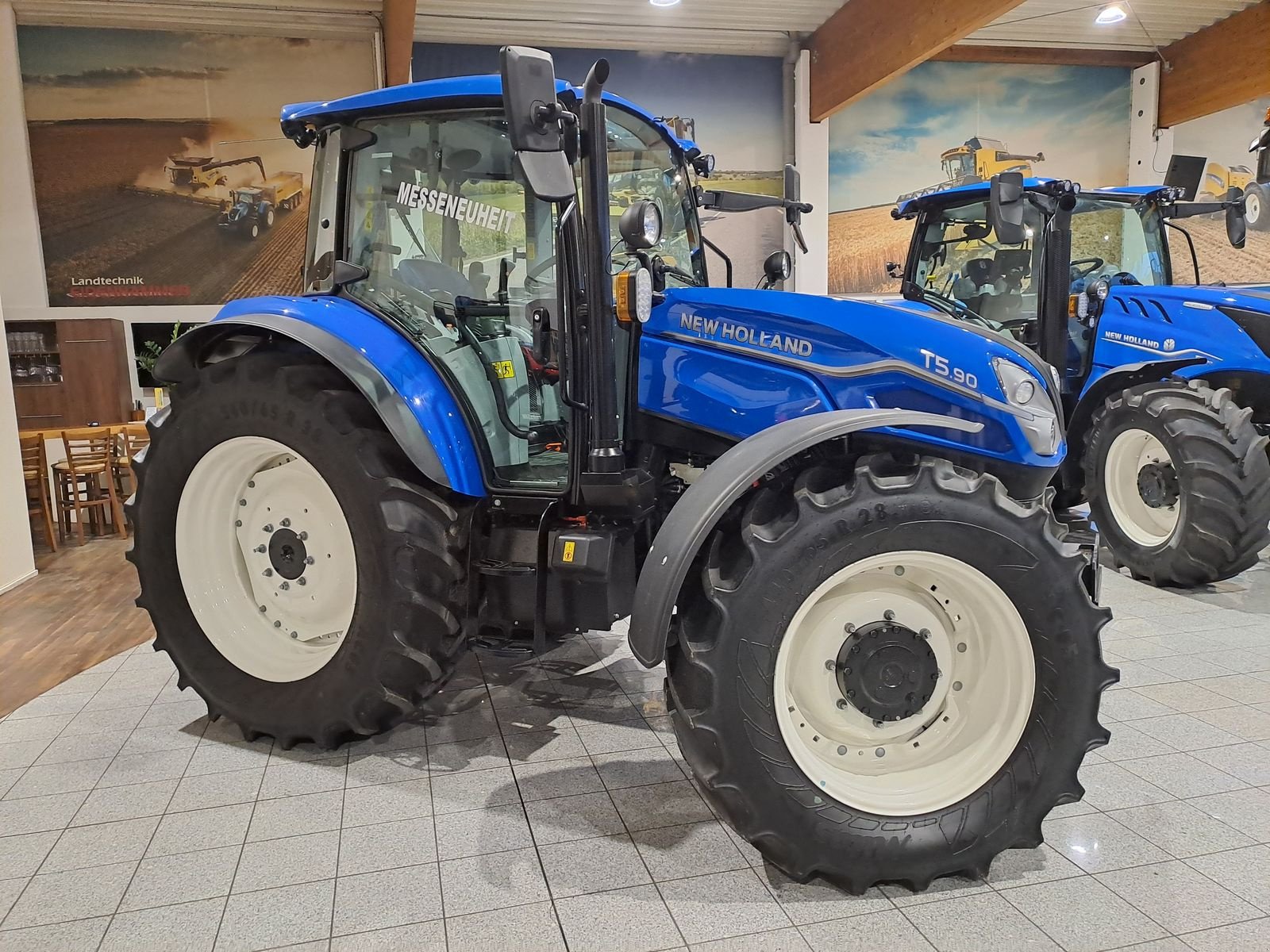 Traktor typu New Holland NEW HOLLAND T5.90 HILO 1.5 CAB, Neumaschine v Burgkirchen (Obrázek 3)