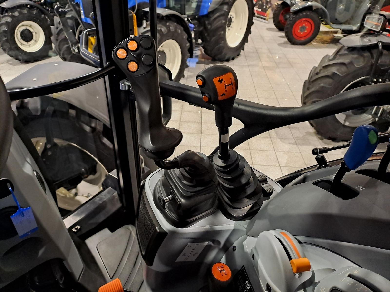 Traktor typu New Holland NEW HOLLAND T5.90 HILO 1.5 CAB, Neumaschine v Burgkirchen (Obrázek 13)