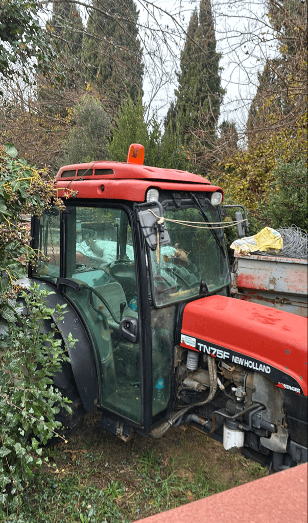 Traktor van het type New Holland NEW HOLLAND TN 75 F, Gebrauchtmaschine in SAINT ANDIOL (Foto 2)