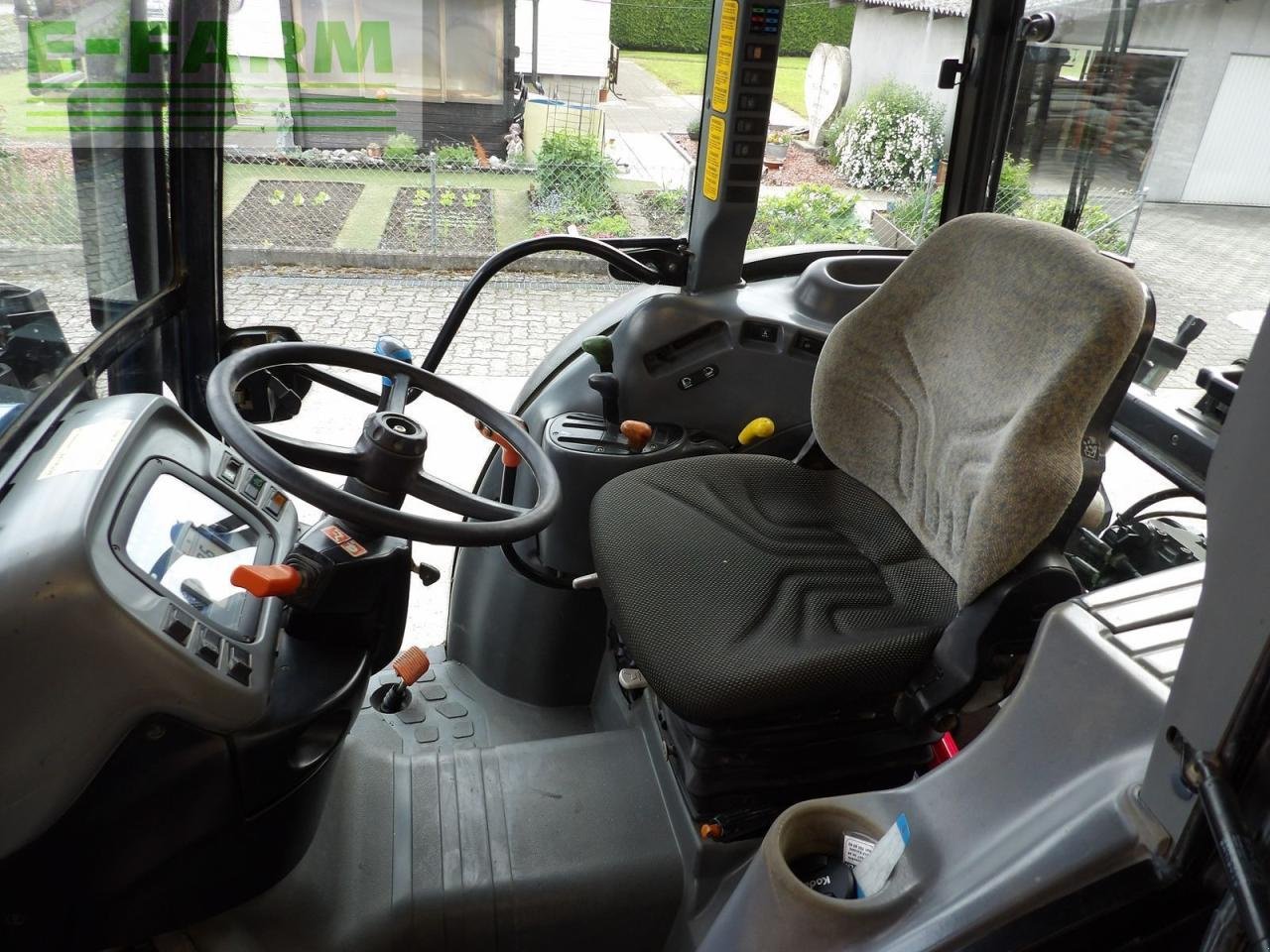 Traktor типа New Holland new holland tn 85 ss, Gebrauchtmaschine в LYSSACH (Фотография 5)