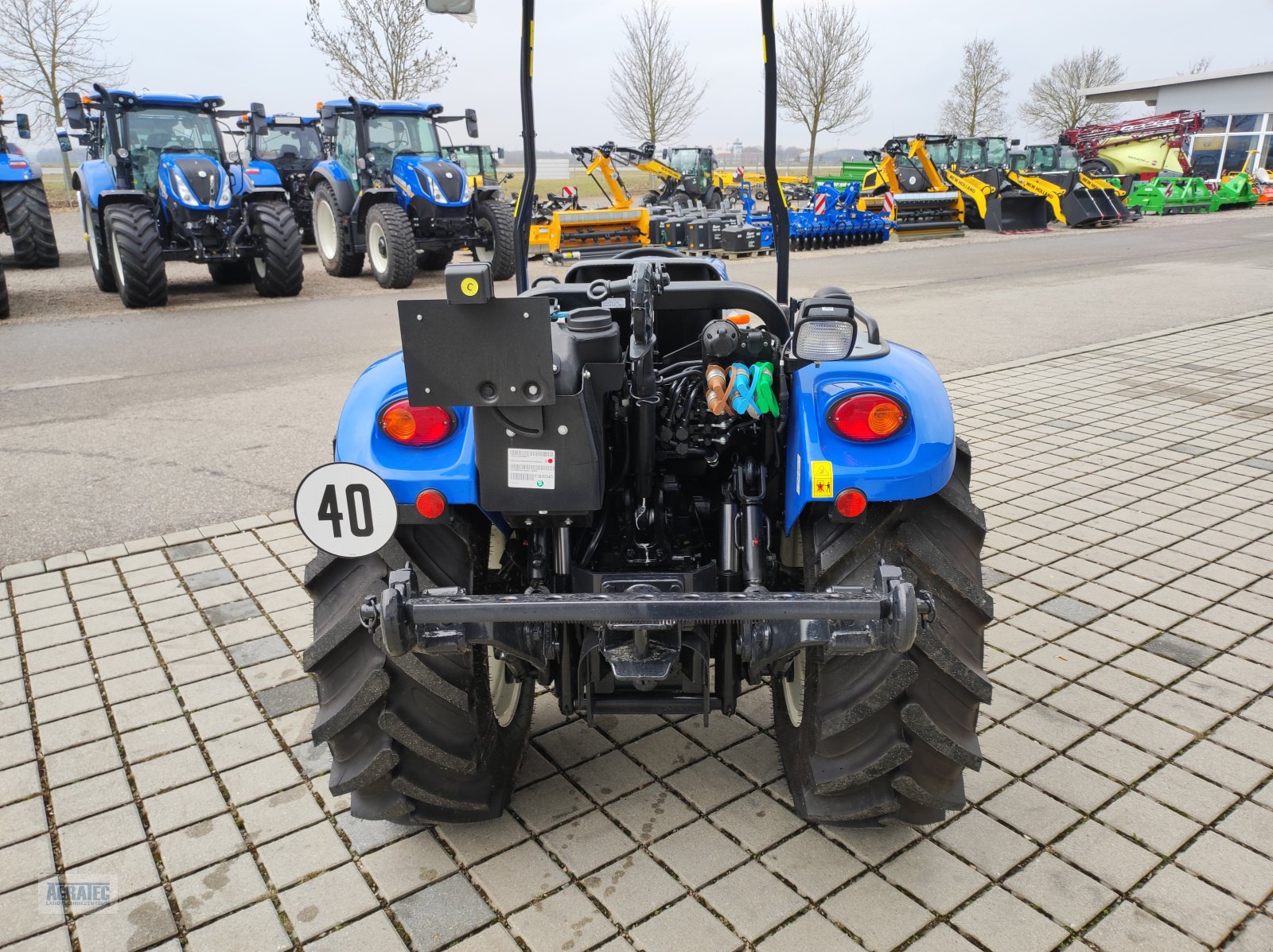 Traktor des Typs New Holland T 3.60 F, Neumaschine in Salching bei Straubing (Bild 5)