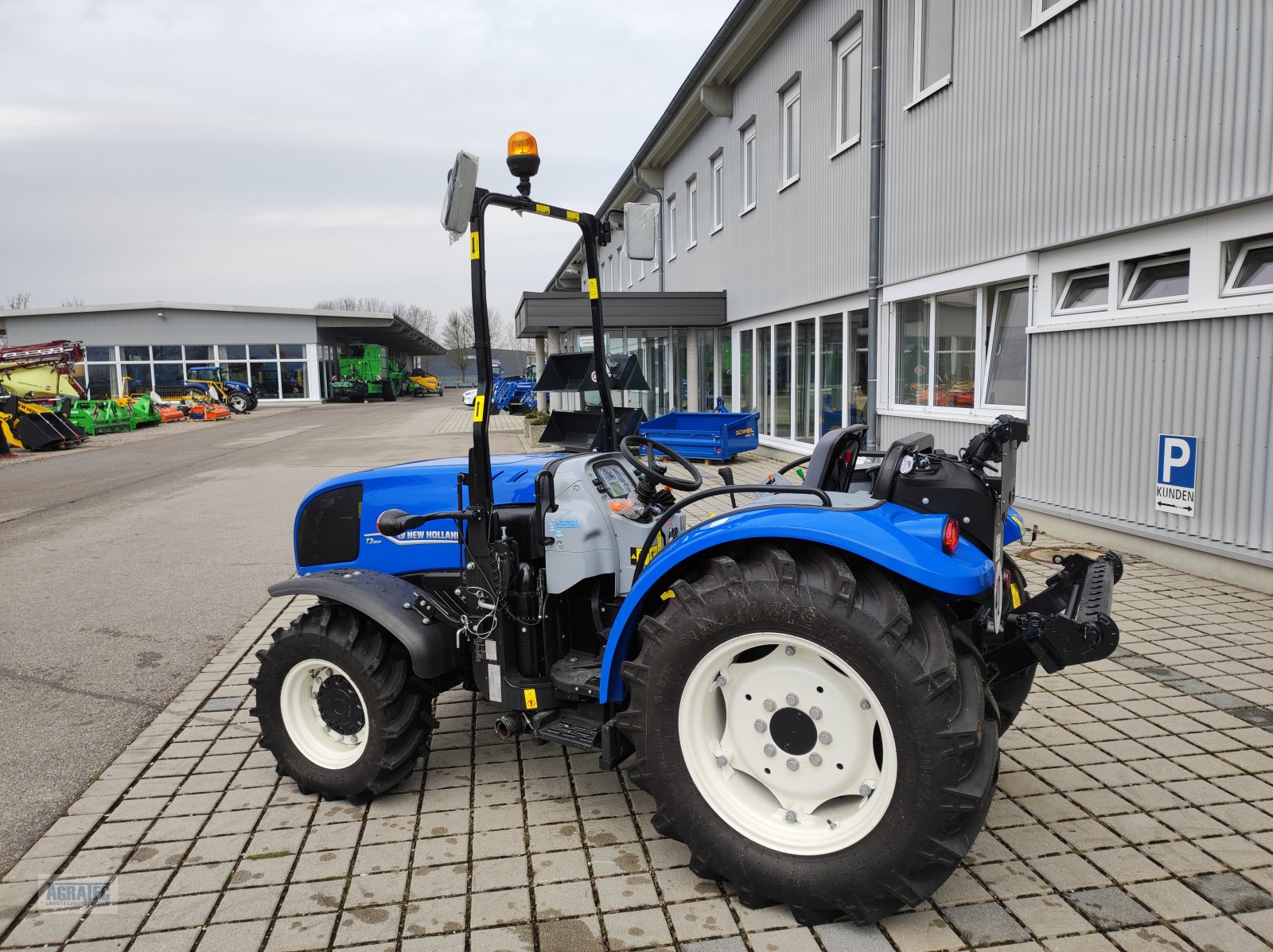 Traktor des Typs New Holland T 3.60 F, Neumaschine in Salching bei Straubing (Bild 7)