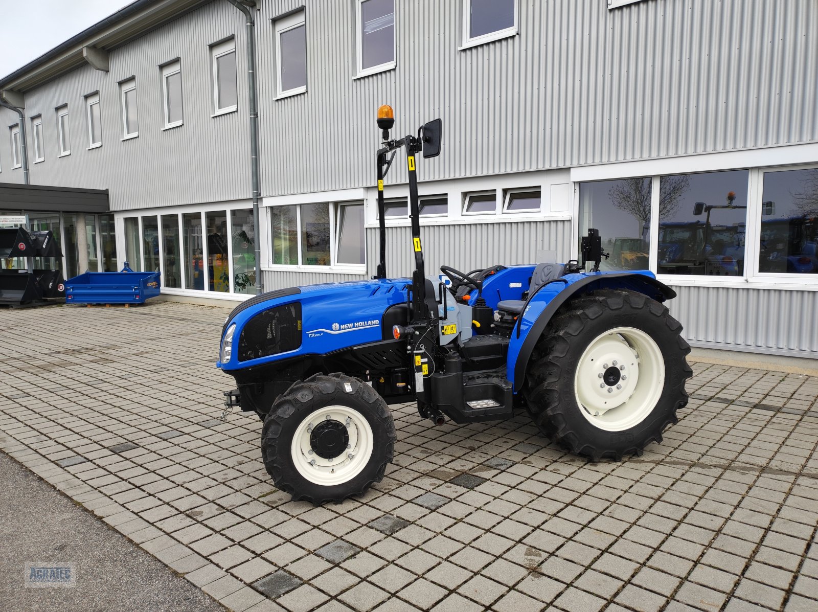 Traktor des Typs New Holland T 3.60 LP, Neumaschine in Salching bei Straubing (Bild 3)