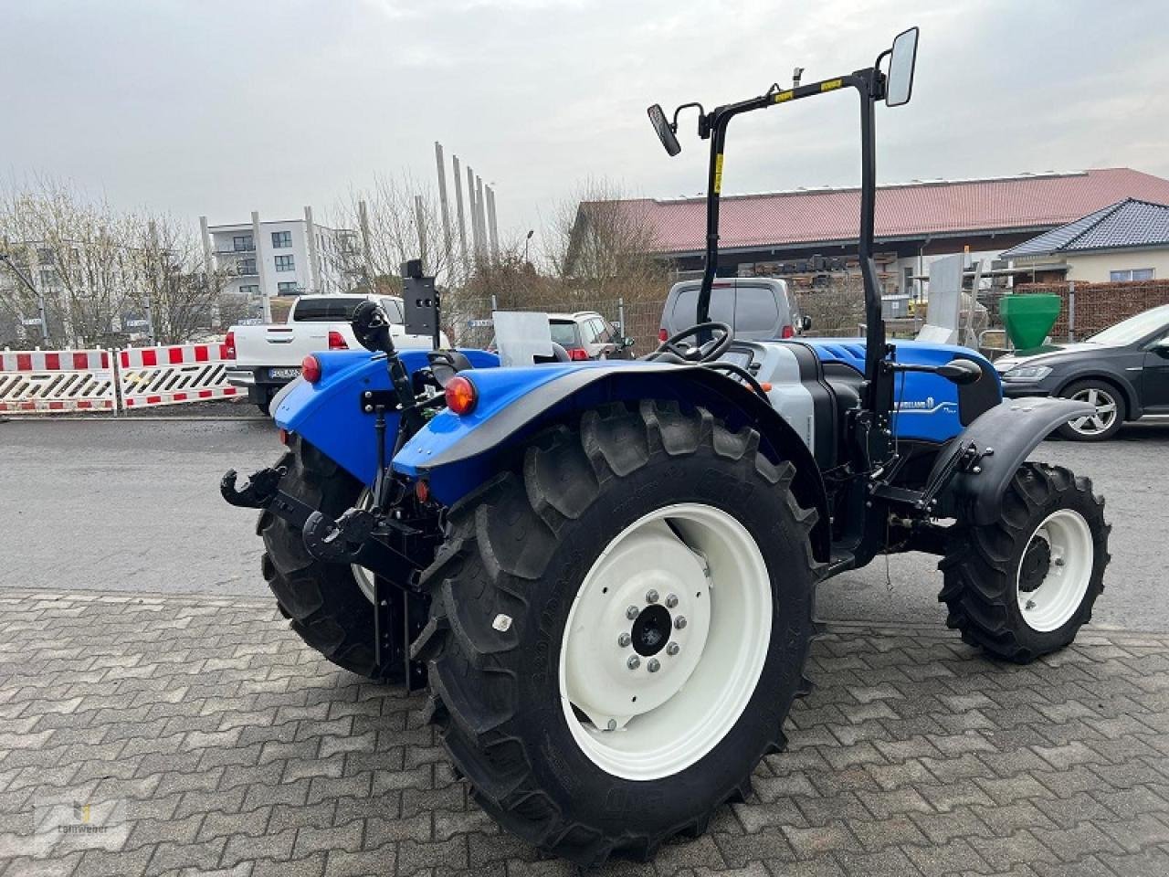 Traktor des Typs New Holland T 3.60, Neumaschine in Neuhof - Dorfborn (Bild 3)