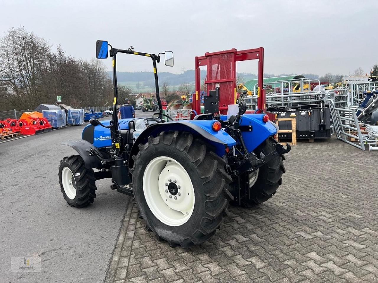 Traktor des Typs New Holland T 3.60, Neumaschine in Neuhof - Dorfborn (Bild 4)