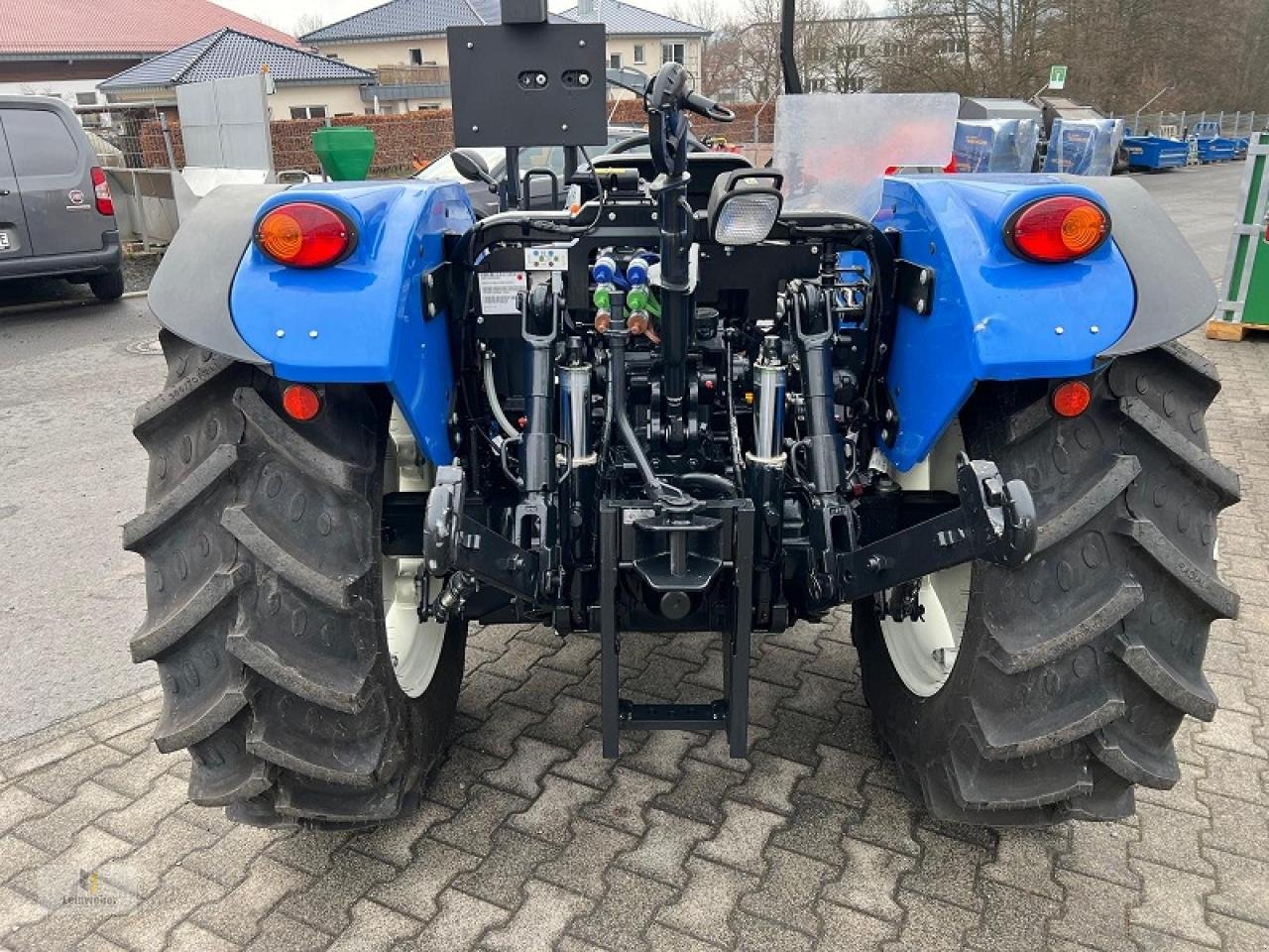 Traktor des Typs New Holland T 3.60, Neumaschine in Neuhof - Dorfborn (Bild 5)