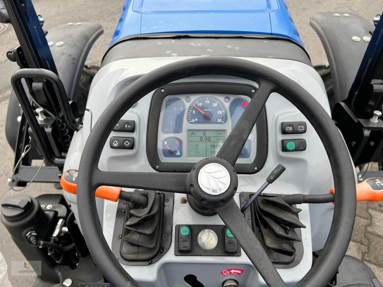 Traktor des Typs New Holland T 3.60, Neumaschine in Neuhof - Dorfborn (Bild 7)