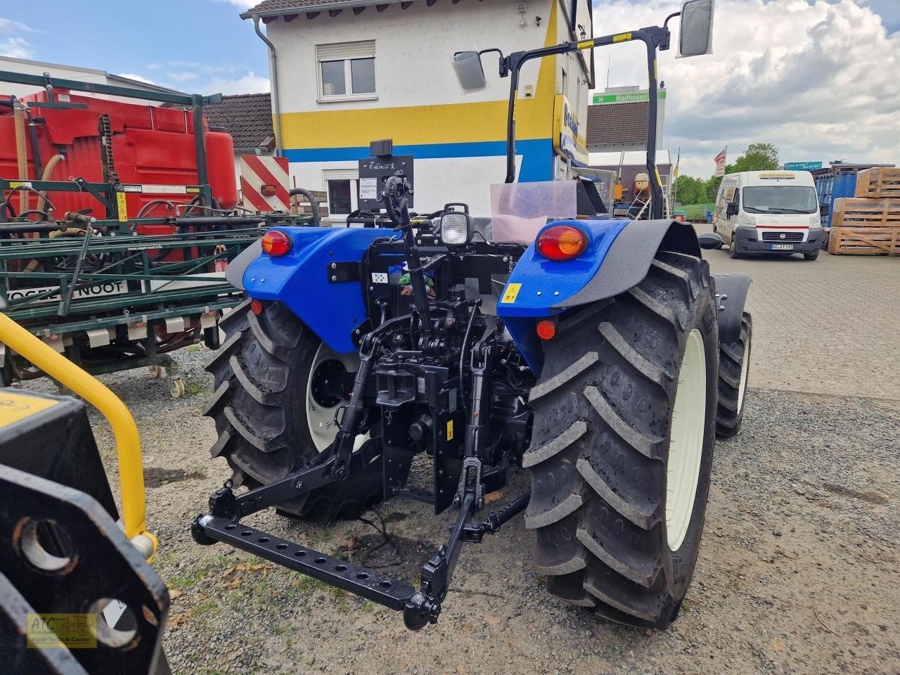 Traktor of the type New Holland T 3.70 LP 4WD Stage V, Neumaschine in Groß-Gerau (Picture 5)