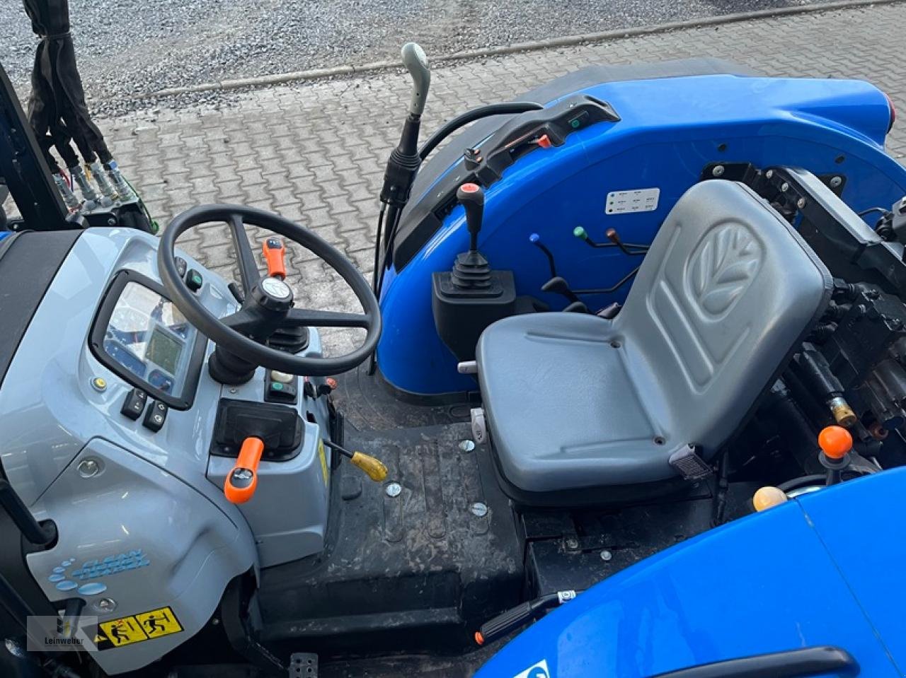 Traktor del tipo New Holland T 3.80 SC, Neumaschine In Neuhof - Dorfborn (Immagine 6)