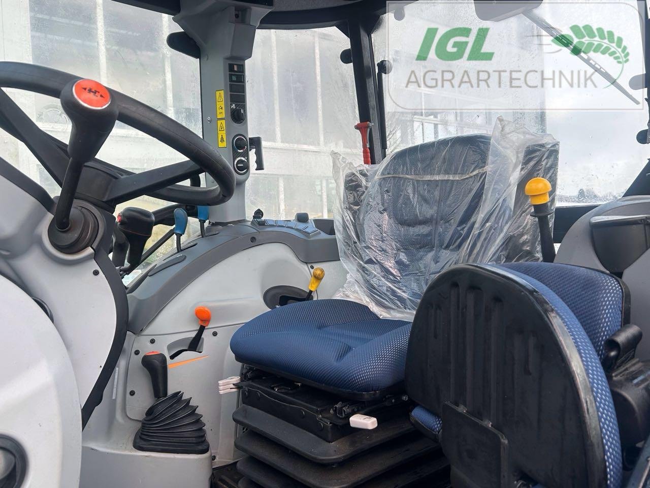 Traktor of the type New Holland T 4,75, Gebrauchtmaschine in Nabburg (Picture 8)