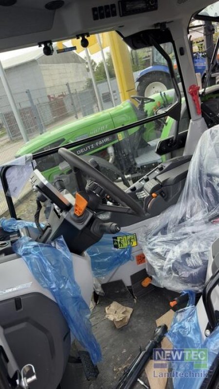 Traktor типа New Holland T 4.100 V, Neumaschine в Küstriner Vorland / OT Manschnow (Фотография 10)