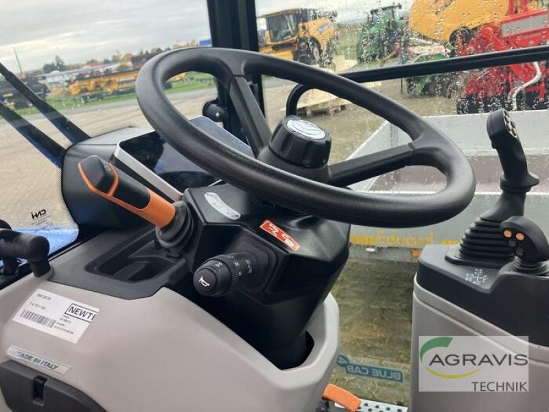 Traktor Türe ait New Holland T 4.110 V CAB, Vorführmaschine içinde Naumburg (resim 4)