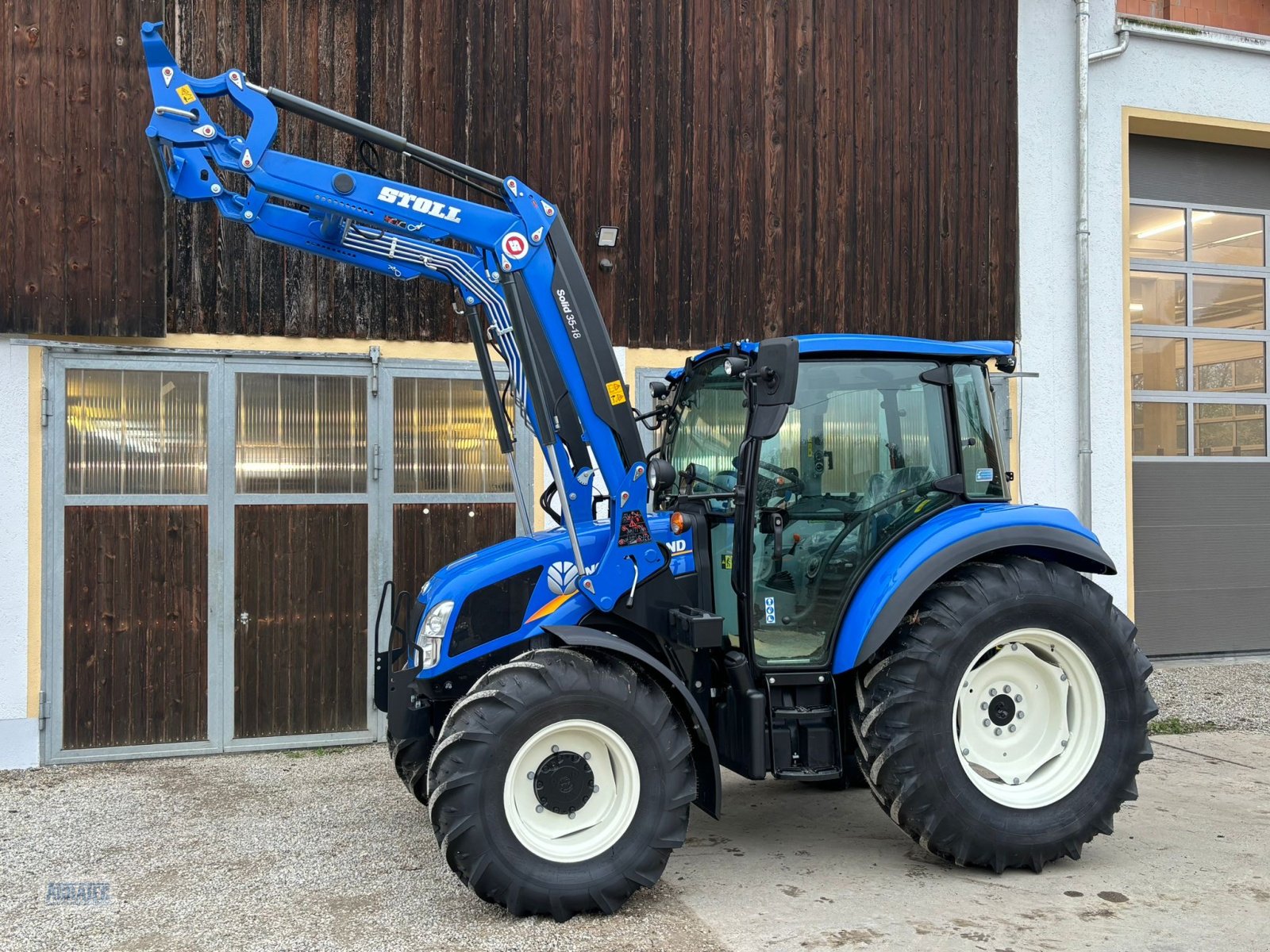 Traktor des Typs New Holland T 4.55 Finanzierungs-Rückläufer, Neumaschine in Salching bei Straubing (Bild 1)