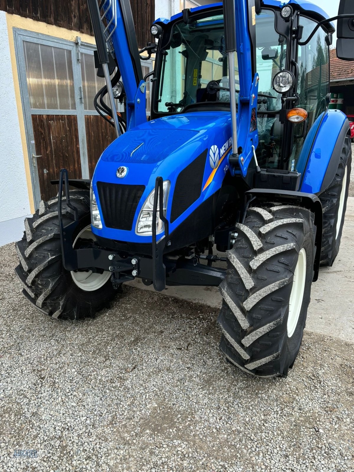 Traktor des Typs New Holland T 4.55 Finanzierungs-Rückläufer, Neumaschine in Salching bei Straubing (Bild 2)