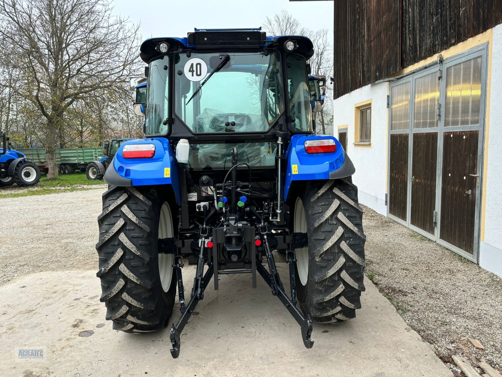 Traktor des Typs New Holland T 4.55 Finanzierungs-Rückläufer, Neumaschine in Salching bei Straubing (Bild 4)