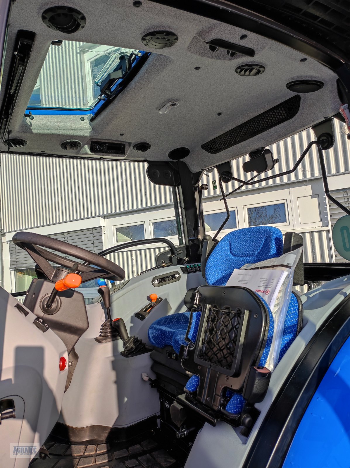 Traktor του τύπου New Holland T 4.55 S, Neumaschine σε Salching bei Straubing (Φωτογραφία 10)