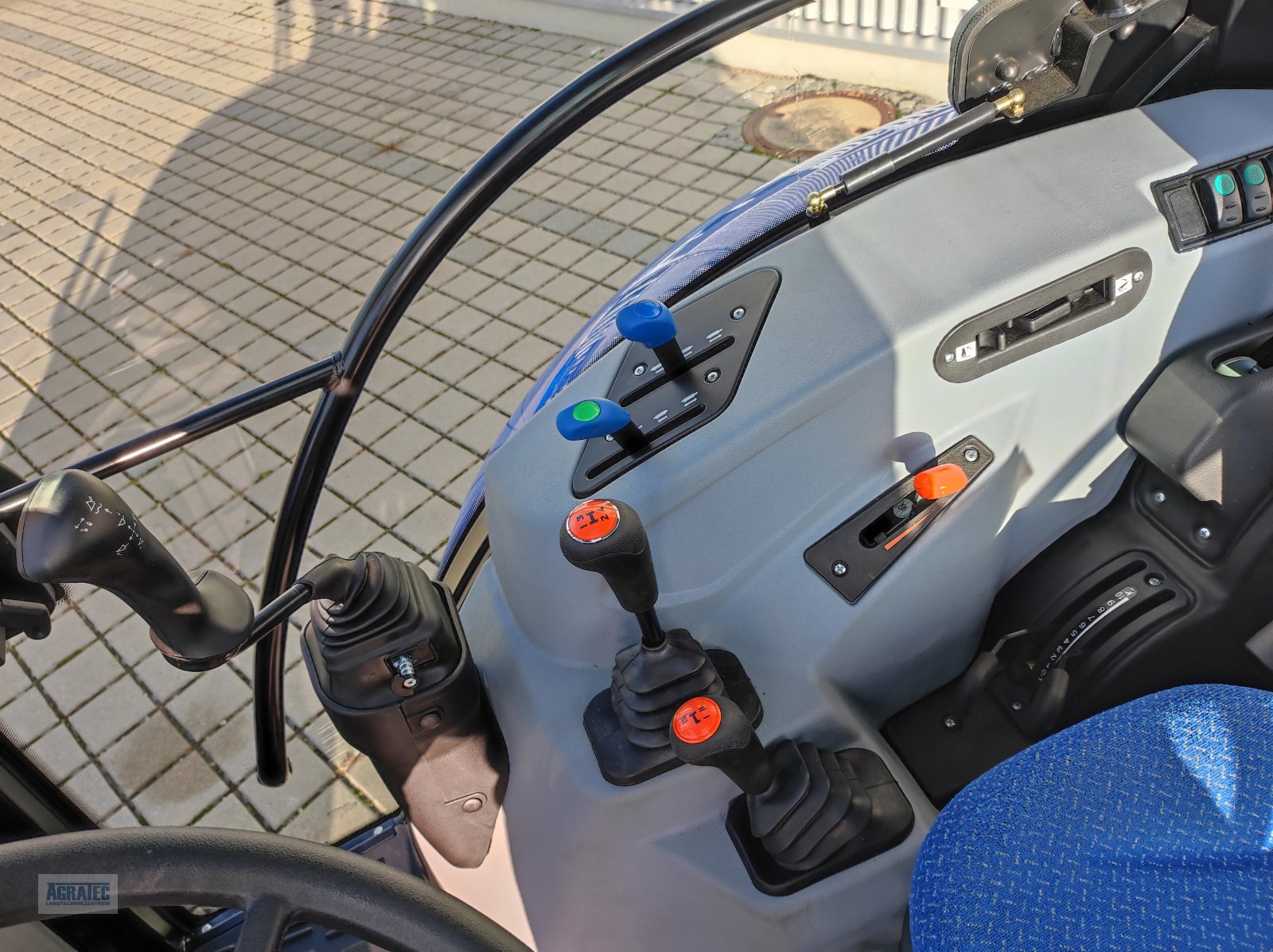 Traktor του τύπου New Holland T 4.55 S, Neumaschine σε Salching bei Straubing (Φωτογραφία 11)