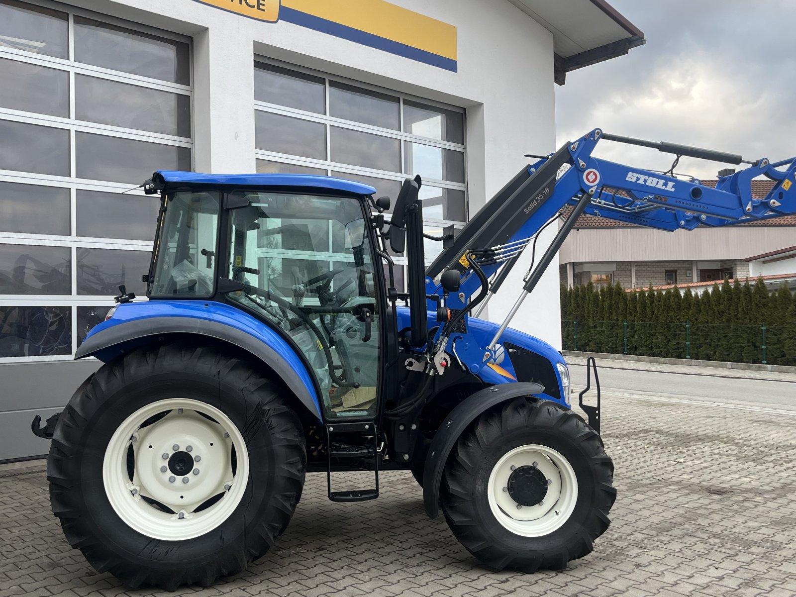 Traktor του τύπου New Holland T 4.55, Neumaschine σε Gerzen (Φωτογραφία 2)