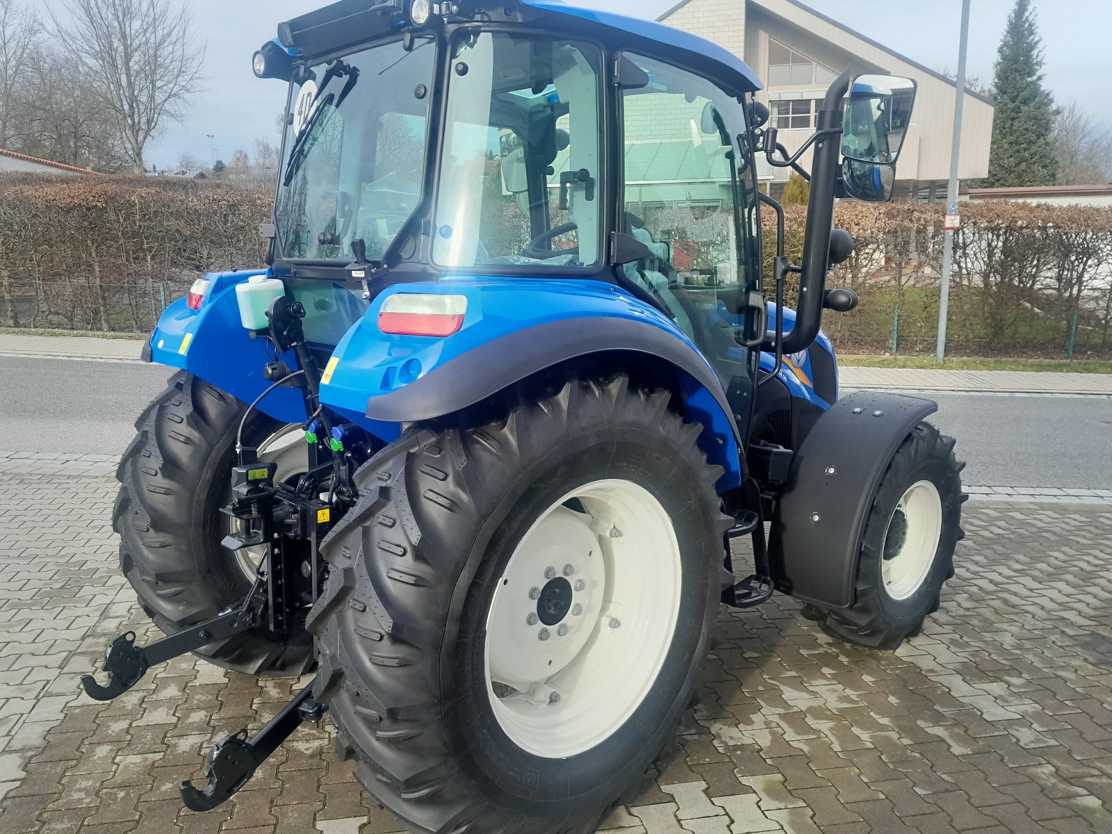Traktor des Typs New Holland T 4.55, Neumaschine in Gerzen (Bild 4)