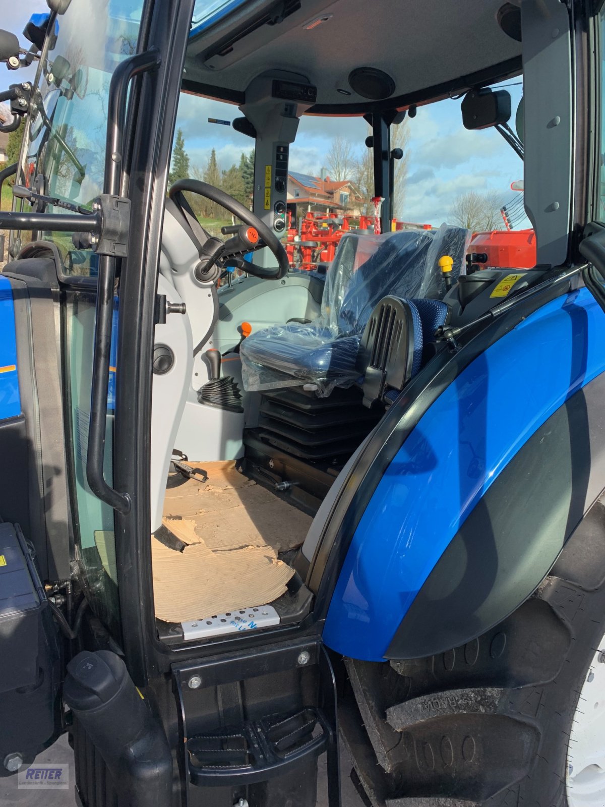 Traktor of the type New Holland T 4.55, Neumaschine in Geratskirchen (Picture 4)