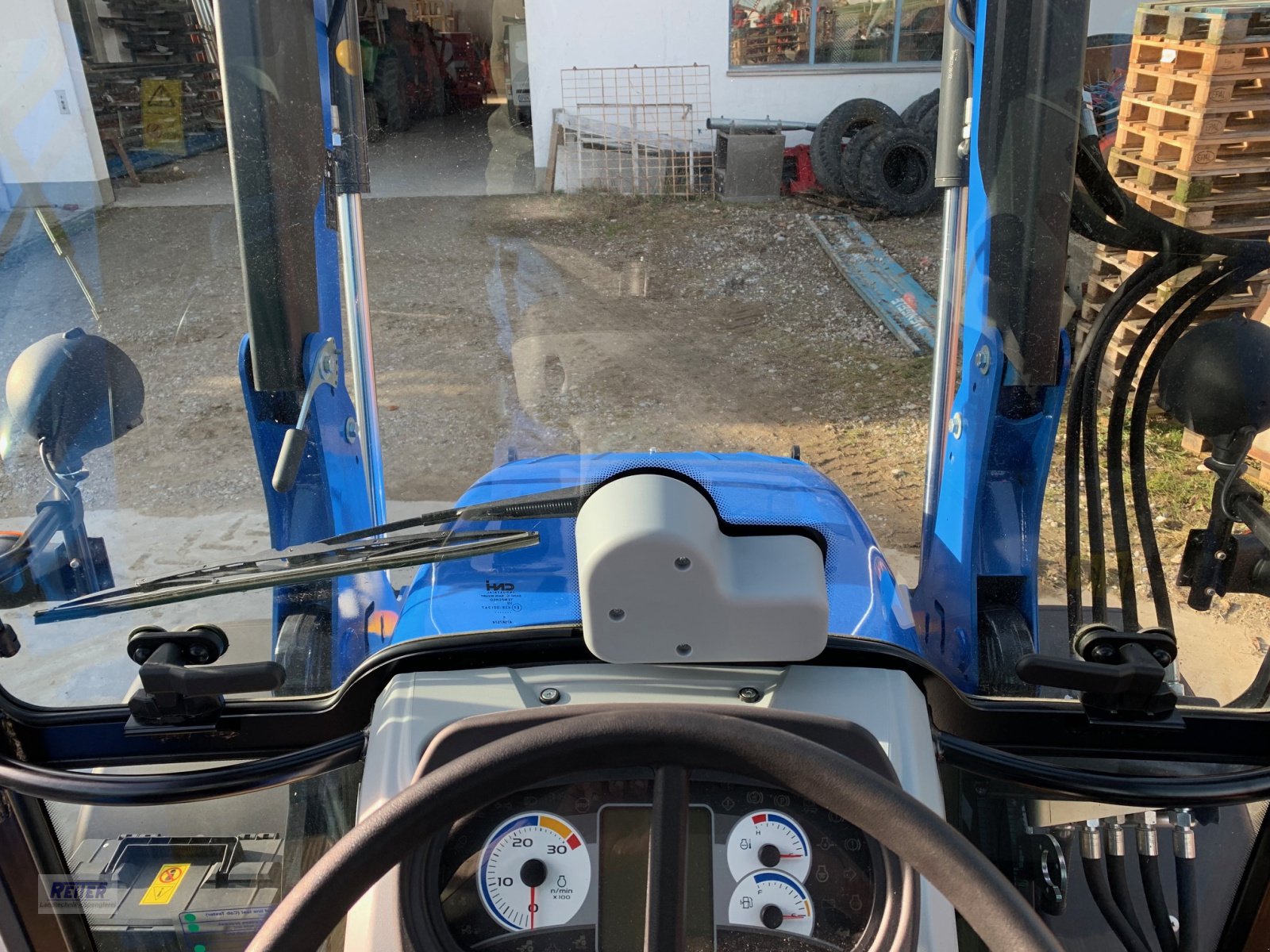 Traktor des Typs New Holland T 4.55, Neumaschine in Geratskirchen (Bild 8)