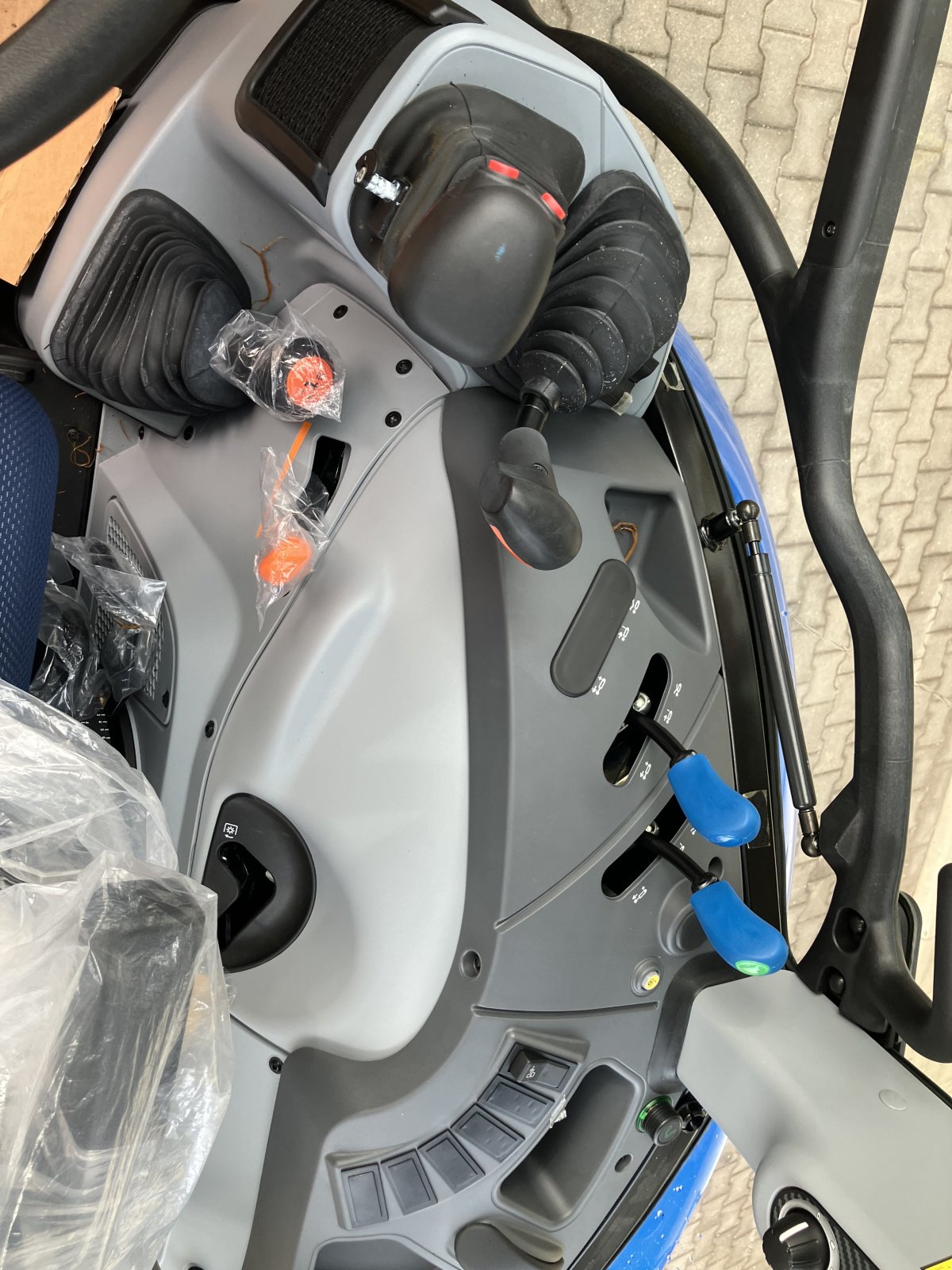 Traktor του τύπου New Holland T 4.55, Neumaschine σε Velden (Φωτογραφία 7)