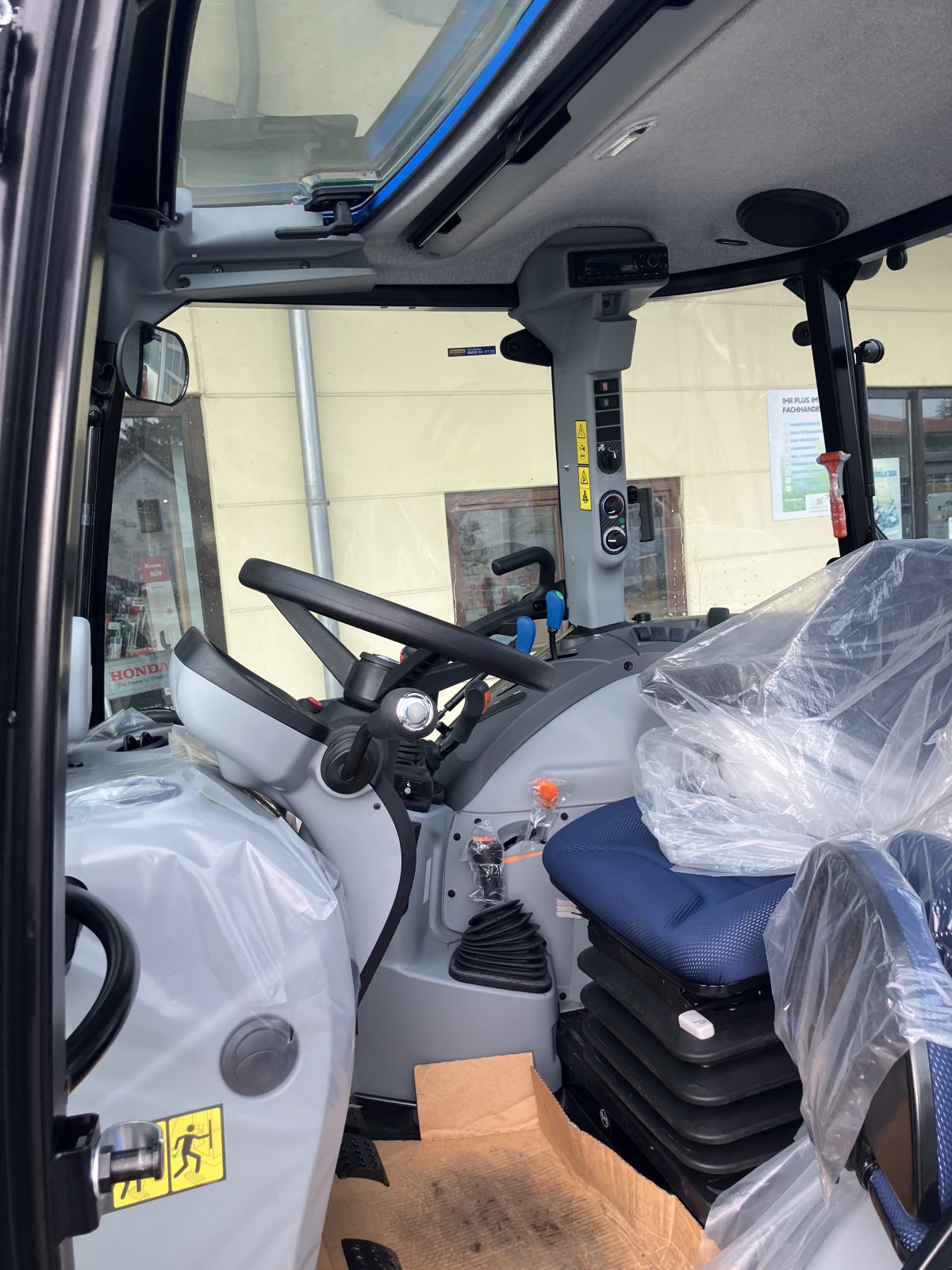 Traktor του τύπου New Holland T 4.55, Neumaschine σε Velden (Φωτογραφία 8)