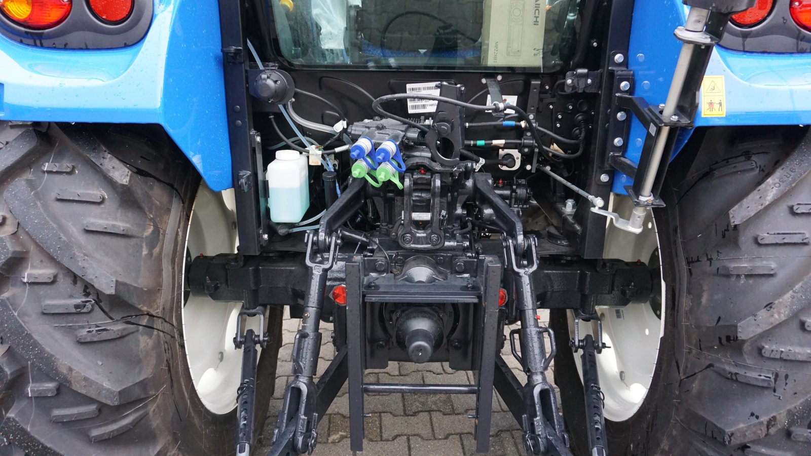 Traktor des Typs New Holland T 4.55S inkl. STOLL Frontlader, Neumaschine in Rötz (Bild 12)