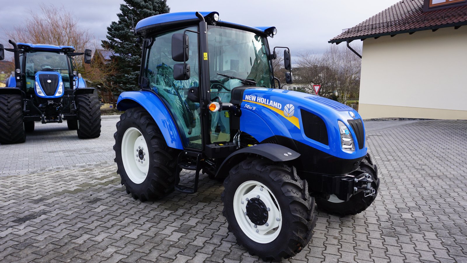Traktor des Typs New Holland T 4.55S, Neumaschine in Rötz (Bild 3)