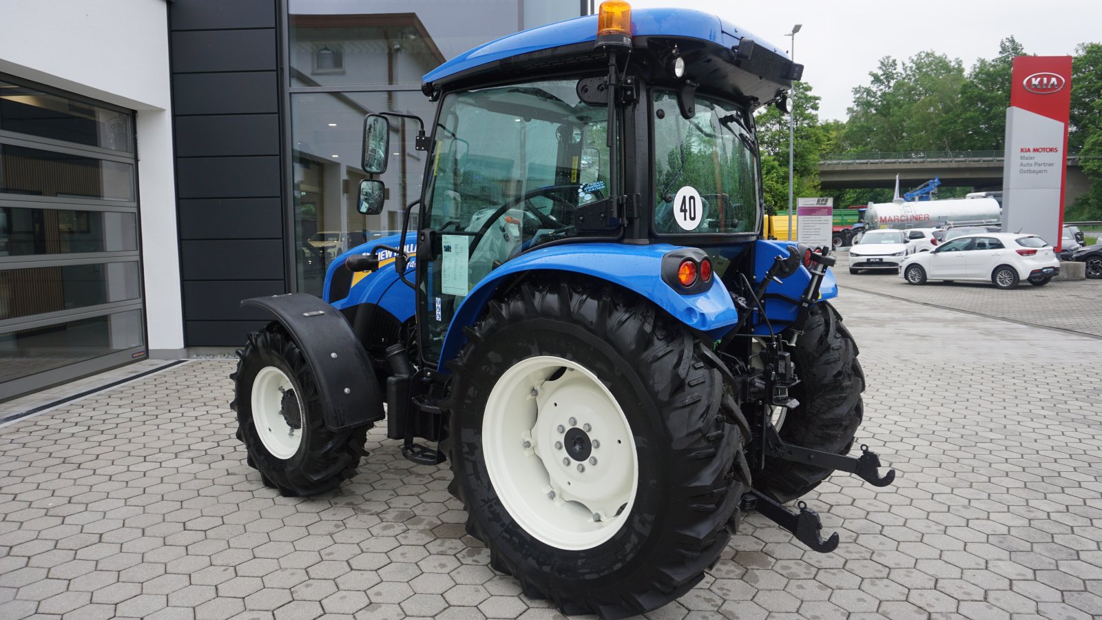Traktor des Typs New Holland T 4.55S, Neumaschine in Rötz (Bild 13)