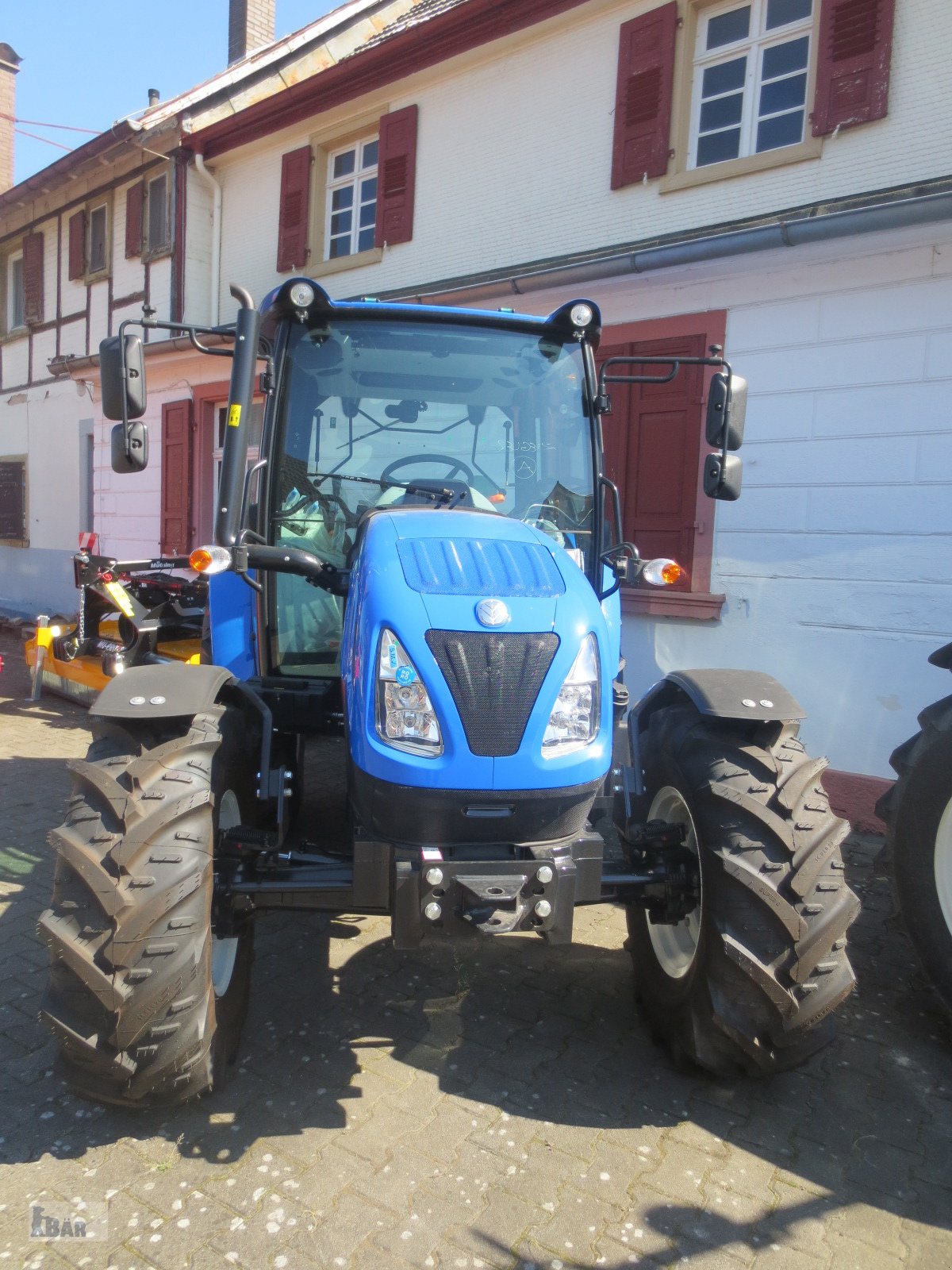 Traktor des Typs New Holland T 4.65 S, Neumaschine in Neuried - Altenheim (Bild 1)
