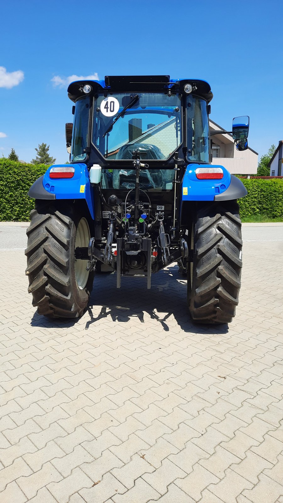 Traktor of the type New Holland T 4.65, Neumaschine in Gerzen (Picture 5)