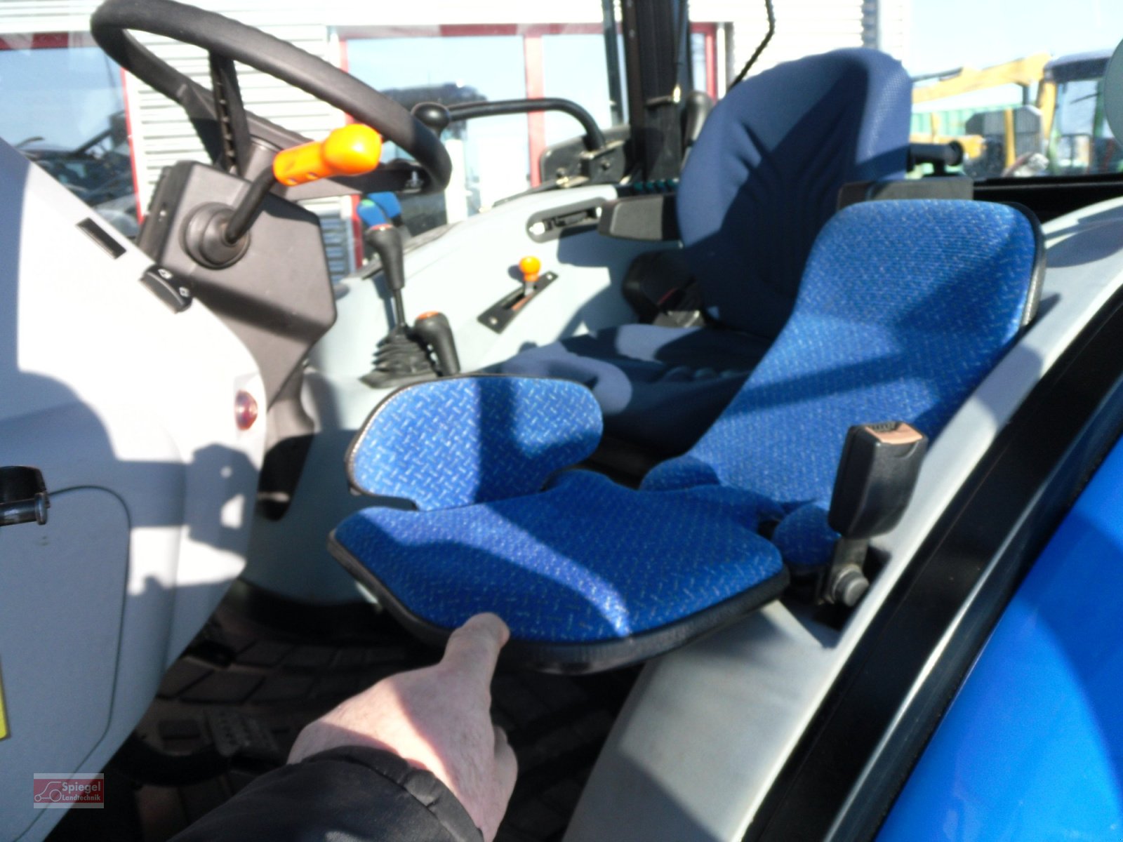 Traktor du type New Holland T 4.65, Gebrauchtmaschine en Freystadt (Photo 4)