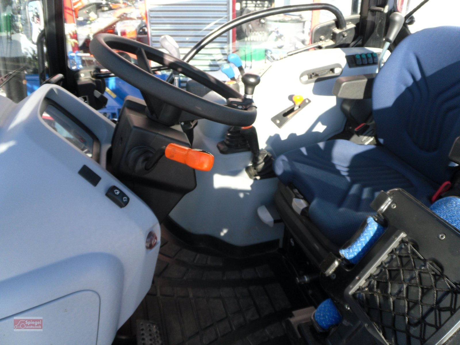 Traktor du type New Holland T 4.65, Gebrauchtmaschine en Freystadt (Photo 5)