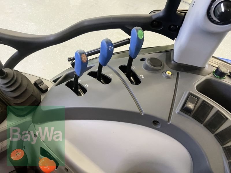 Traktor of the type New Holland T 4.65, Gebrauchtmaschine in Forchheim (Picture 19)