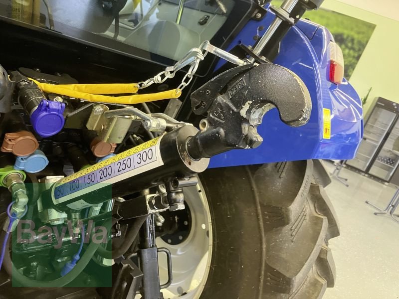 Traktor of the type New Holland T 4.65, Gebrauchtmaschine in Forchheim (Picture 14)