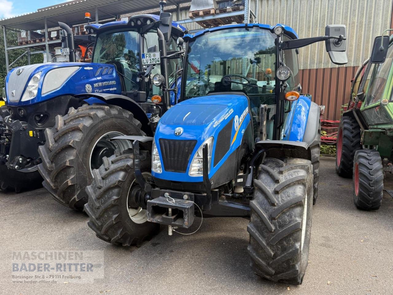 Traktor от тип New Holland T 4.75 CAB, Gebrauchtmaschine в Freiburg (Снимка 2)