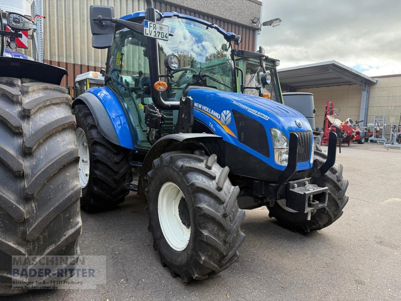Traktor от тип New Holland T 4.75 CAB, Gebrauchtmaschine в Freiburg (Снимка 3)