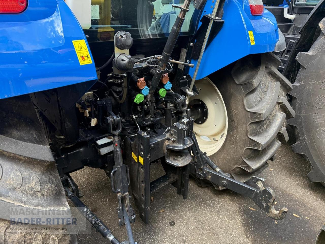 Traktor от тип New Holland T 4.75 CAB, Gebrauchtmaschine в Freiburg (Снимка 5)
